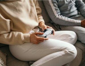 How Online Game Simulations Teach Real-World Decision Making