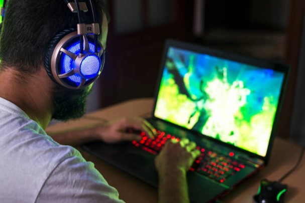 The Role of Graphics, Sound, and User Interface in Online Gaming